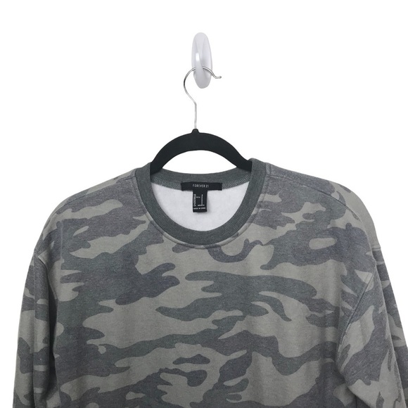 Forever 21 Pale Green Gray Camo Print Sweater Sweatshirt Small - Picture 2 of 8